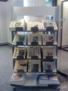 Aeroporto di Francoforte - Quotidiani tedeschi e americani per riempire l'attesa